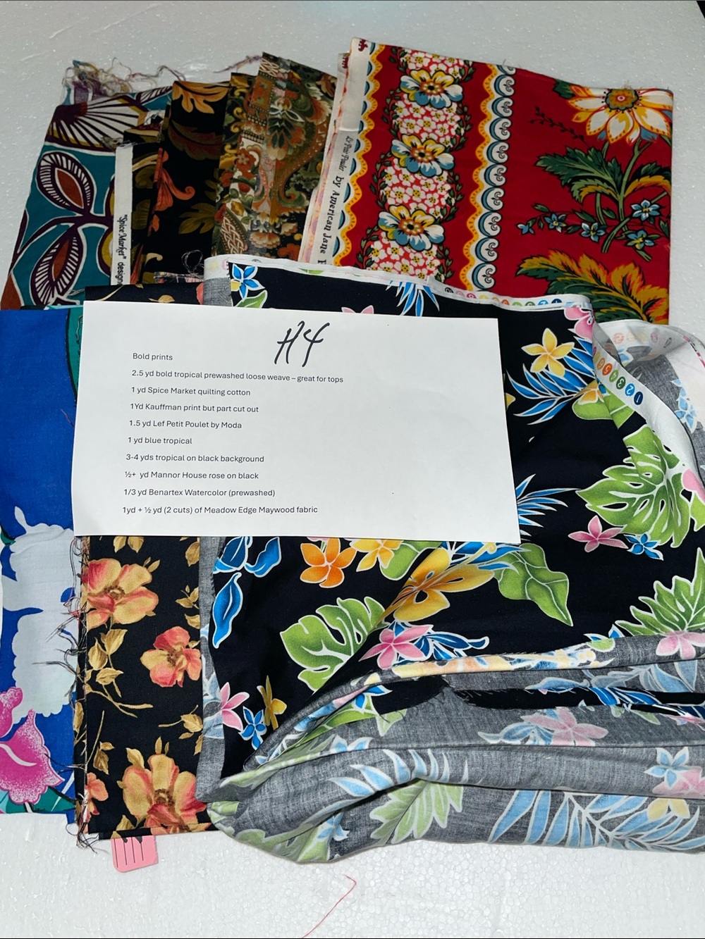 4-5 LB MIXED BOLD PRINT FABRICS BUNDLE • USABLE PIECES — Sewing & Crafting — H4
